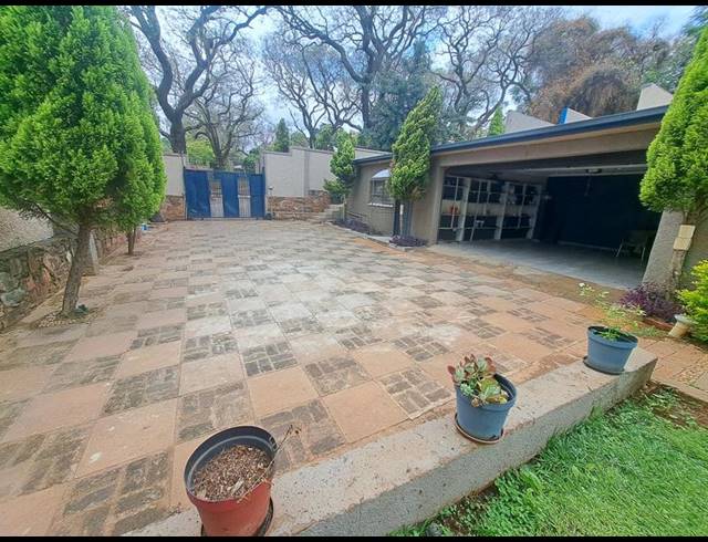 1 BEDROOM PROPERTY TO RENT IN MUCKLENEUK